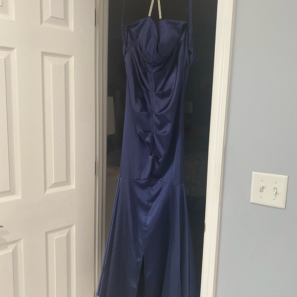 Formal dress - Picture 8 of 9